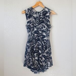 💚5/$25 H&M Black and White Sleeveless Halter Fit and Flare Mini Dress